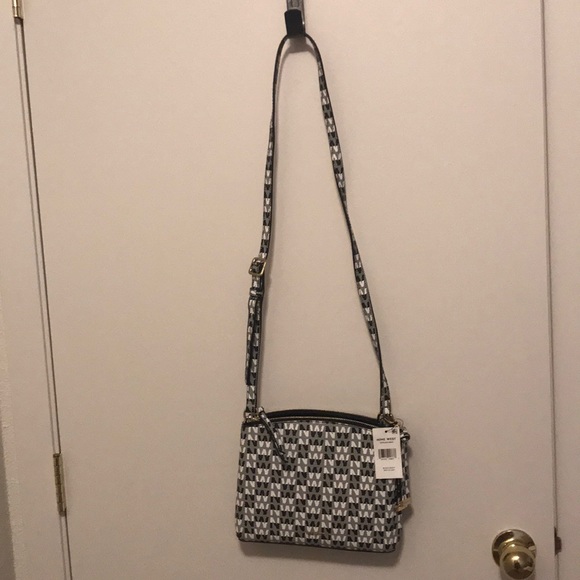 Nine West Logo purse - Picture 2 of 12